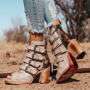 Freebird summer boots sandals balboa, braeden size 8 and 9